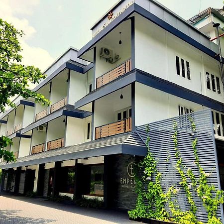 Emperor-Hotel Rachana Continental Pvt Ltd Kizhake Chalakudi Exterior photo