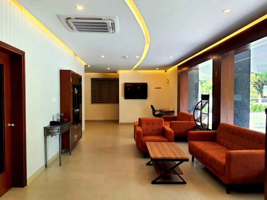 Emperor-Hotel Rachana Continental Pvt Ltd Kizhake Chalakudi Exterior photo