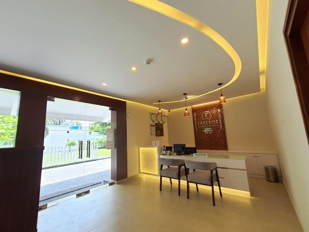 Emperor-Hotel Rachana Continental Pvt Ltd Kizhake Chalakudi Exterior photo