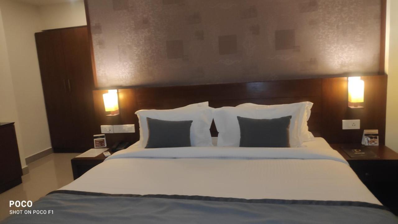 Emperor-Hotel Rachana Continental Pvt Ltd Kizhake Chalakudi Exterior photo
