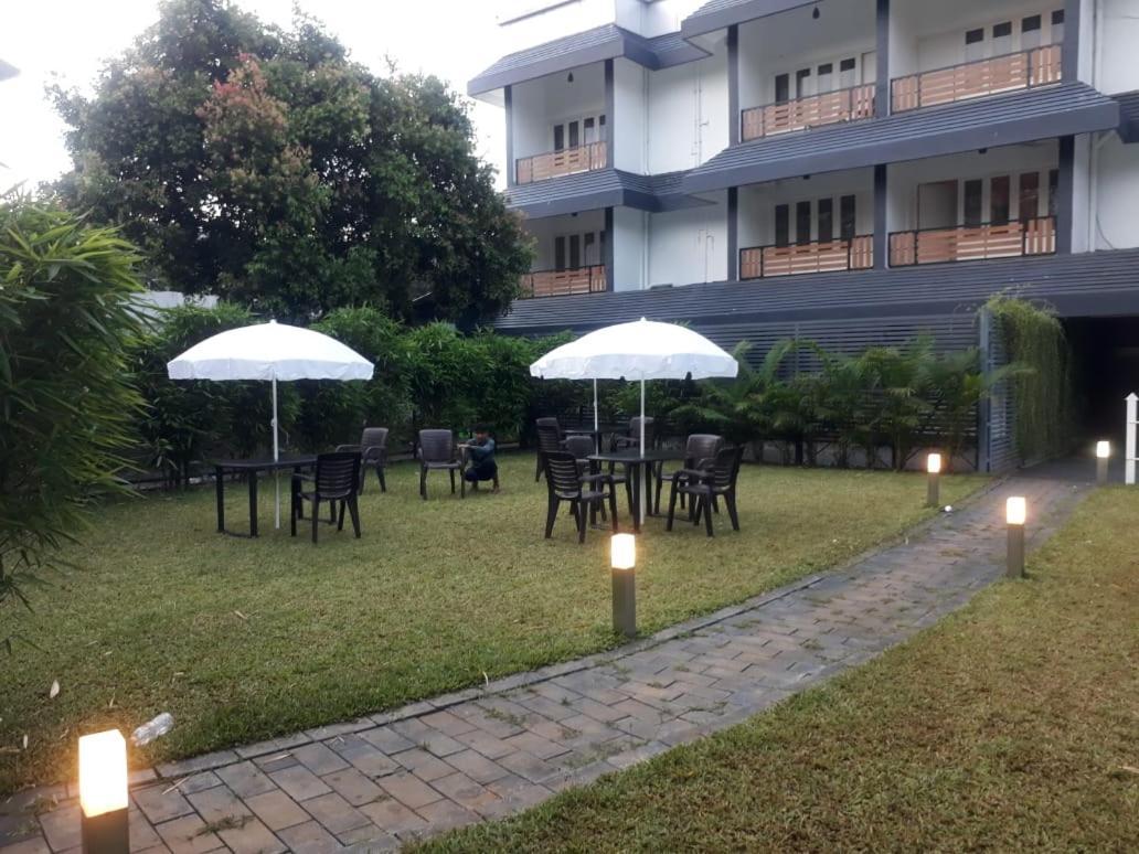 Emperor-Hotel Rachana Continental Pvt Ltd Kizhake Chalakudi Exterior photo
