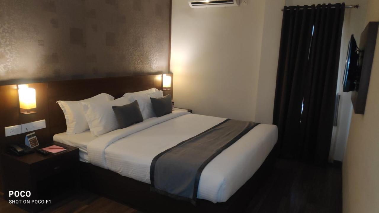 Emperor-Hotel Rachana Continental Pvt Ltd Kizhake Chalakudi Exterior photo