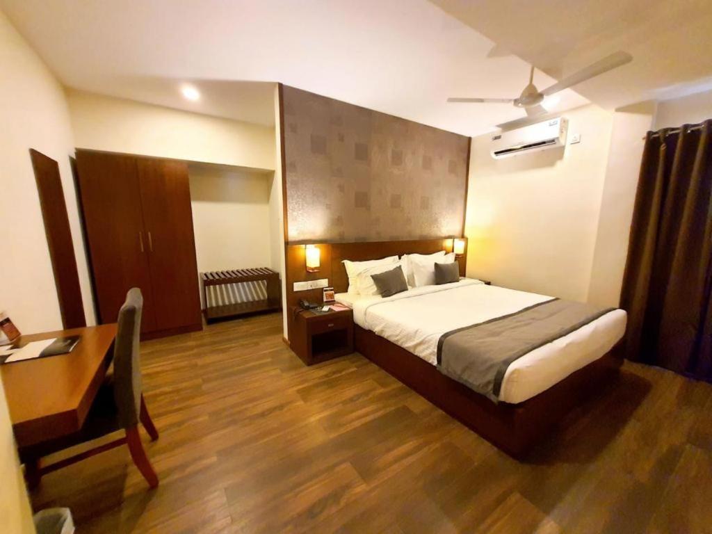 Emperor-Hotel Rachana Continental Pvt Ltd Kizhake Chalakudi Exterior photo