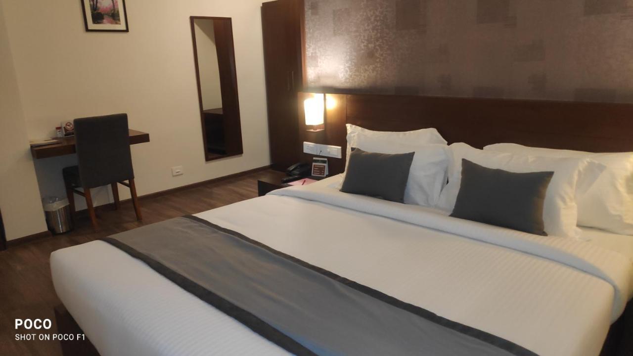 Emperor-Hotel Rachana Continental Pvt Ltd Kizhake Chalakudi Exterior photo